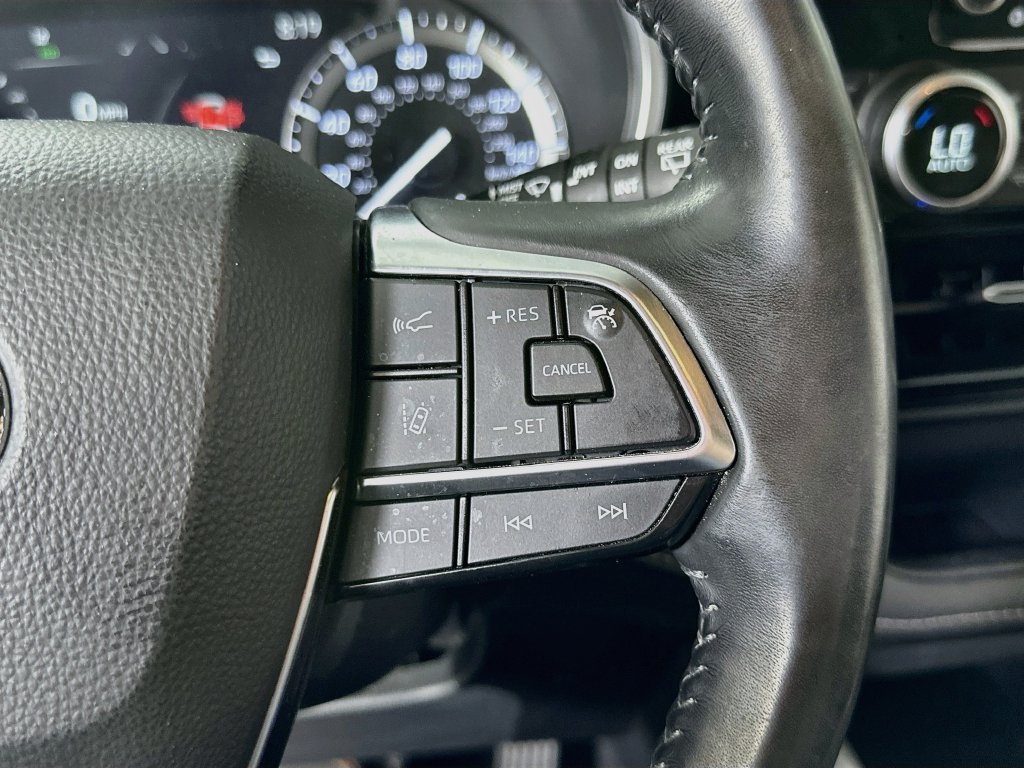 Used 2021 Toyota Highlander XSE AWD/4WD image 26