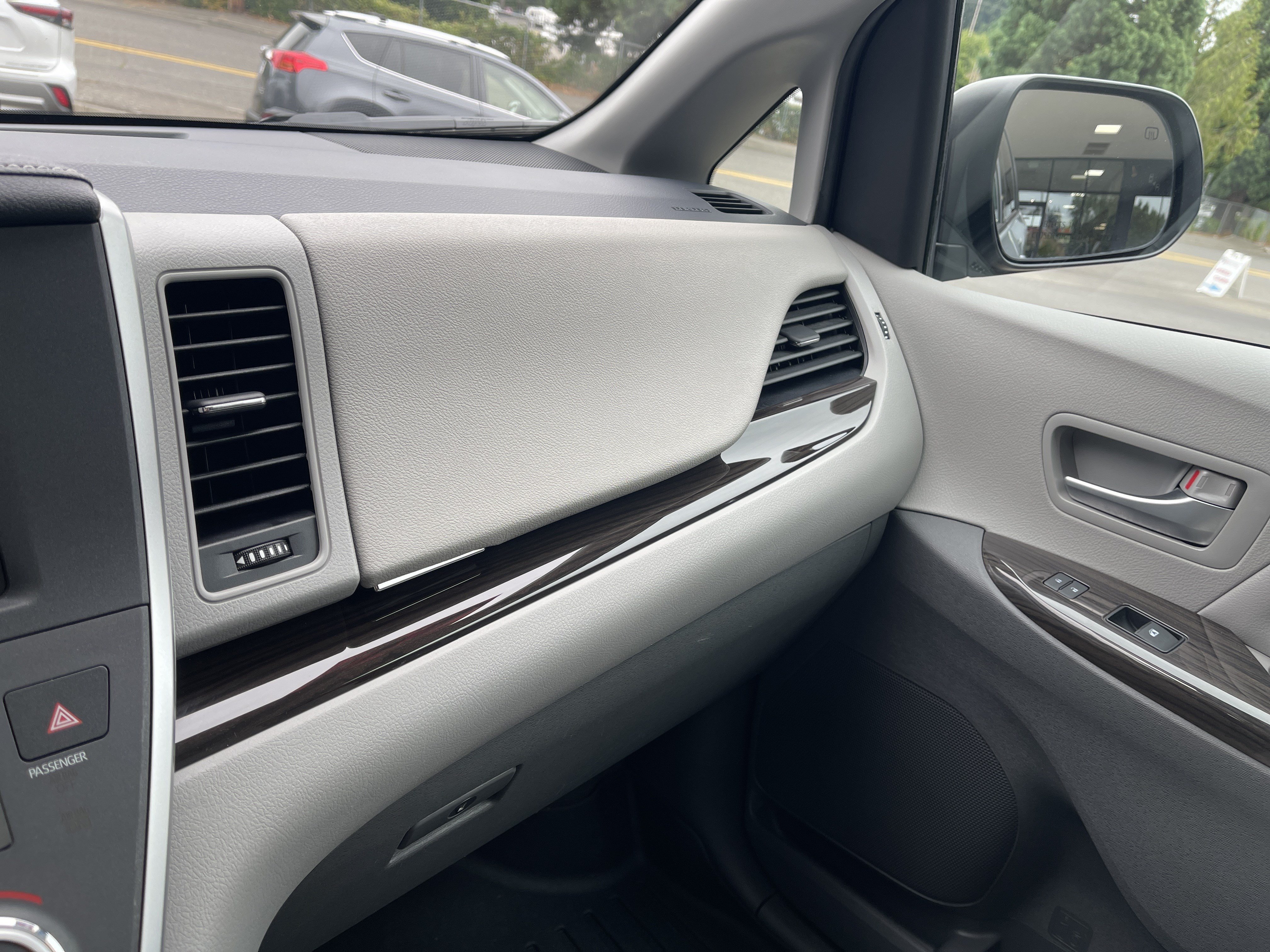 Certified 2020 Toyota Sienna XLE FWD image 25