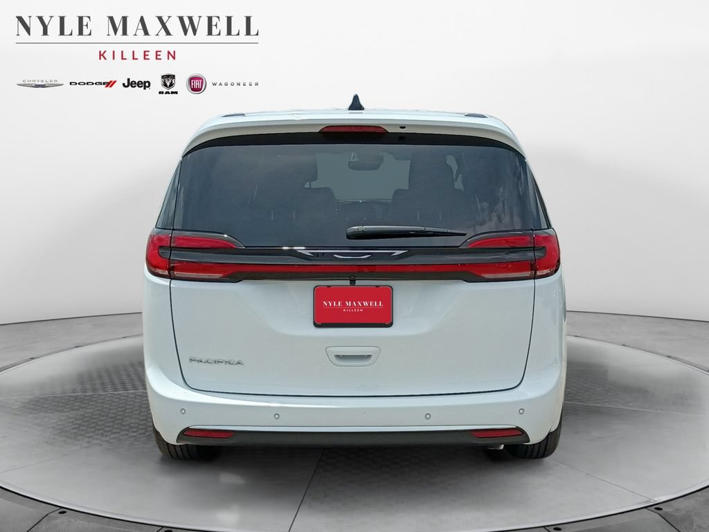 New 2027 Chrysler Pacifica Select FWD image 15