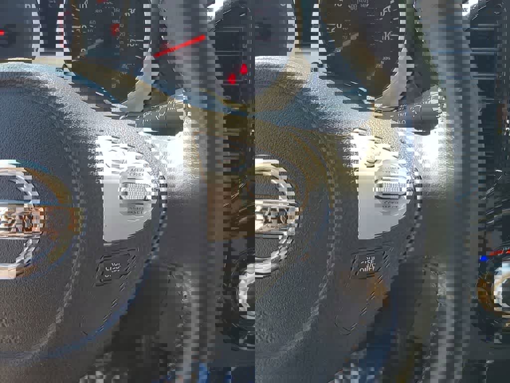 Used 2015 Nissan Juke SL image 24