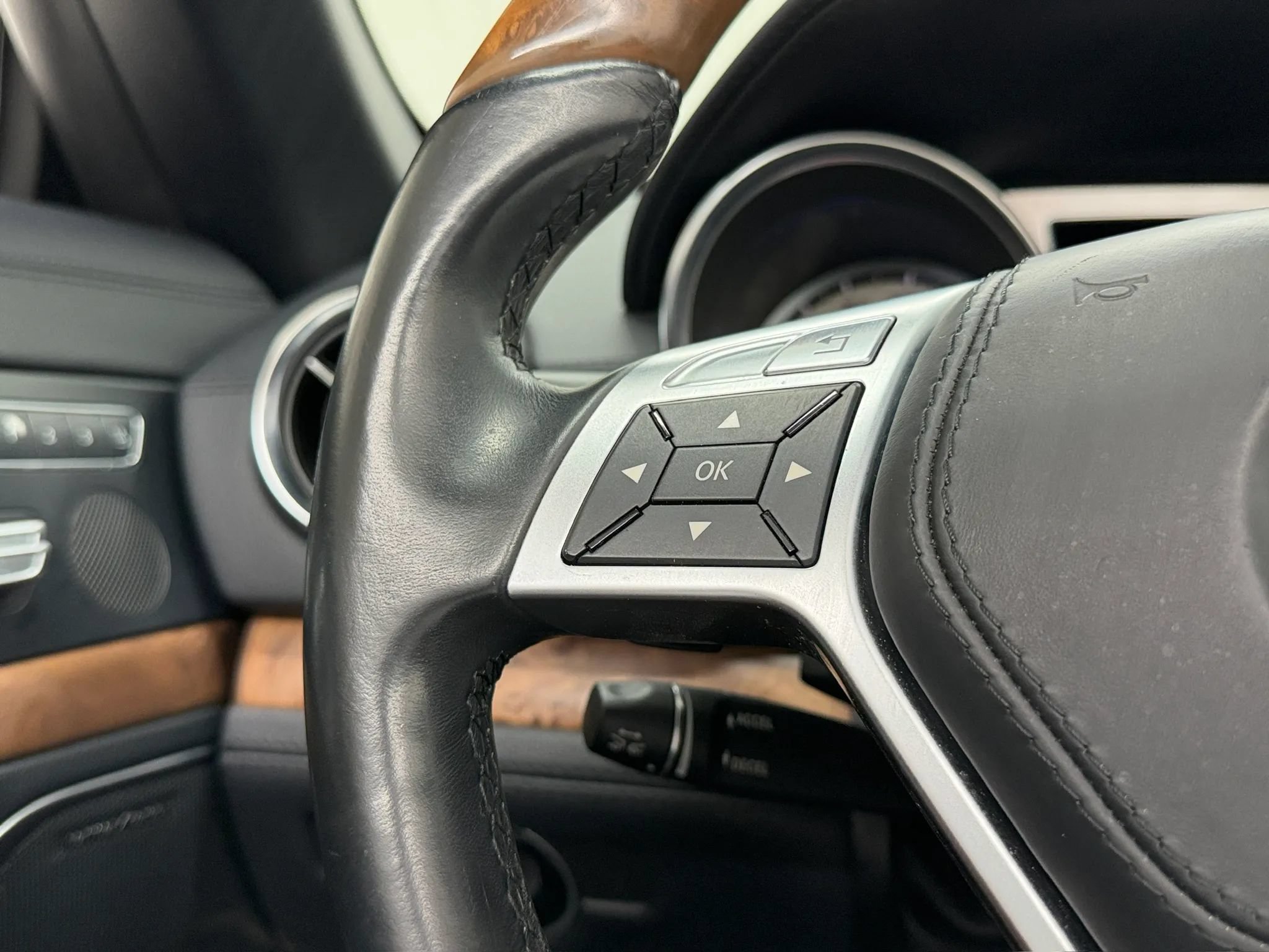 Used 2014 Mercedes-Benz SL 550 image 16