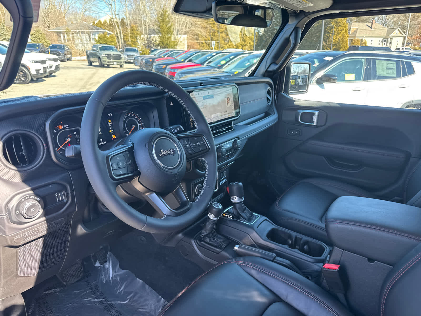 Used 2025 Jeep Wrangler Unlimited Rubicon AWD/4WD image 12