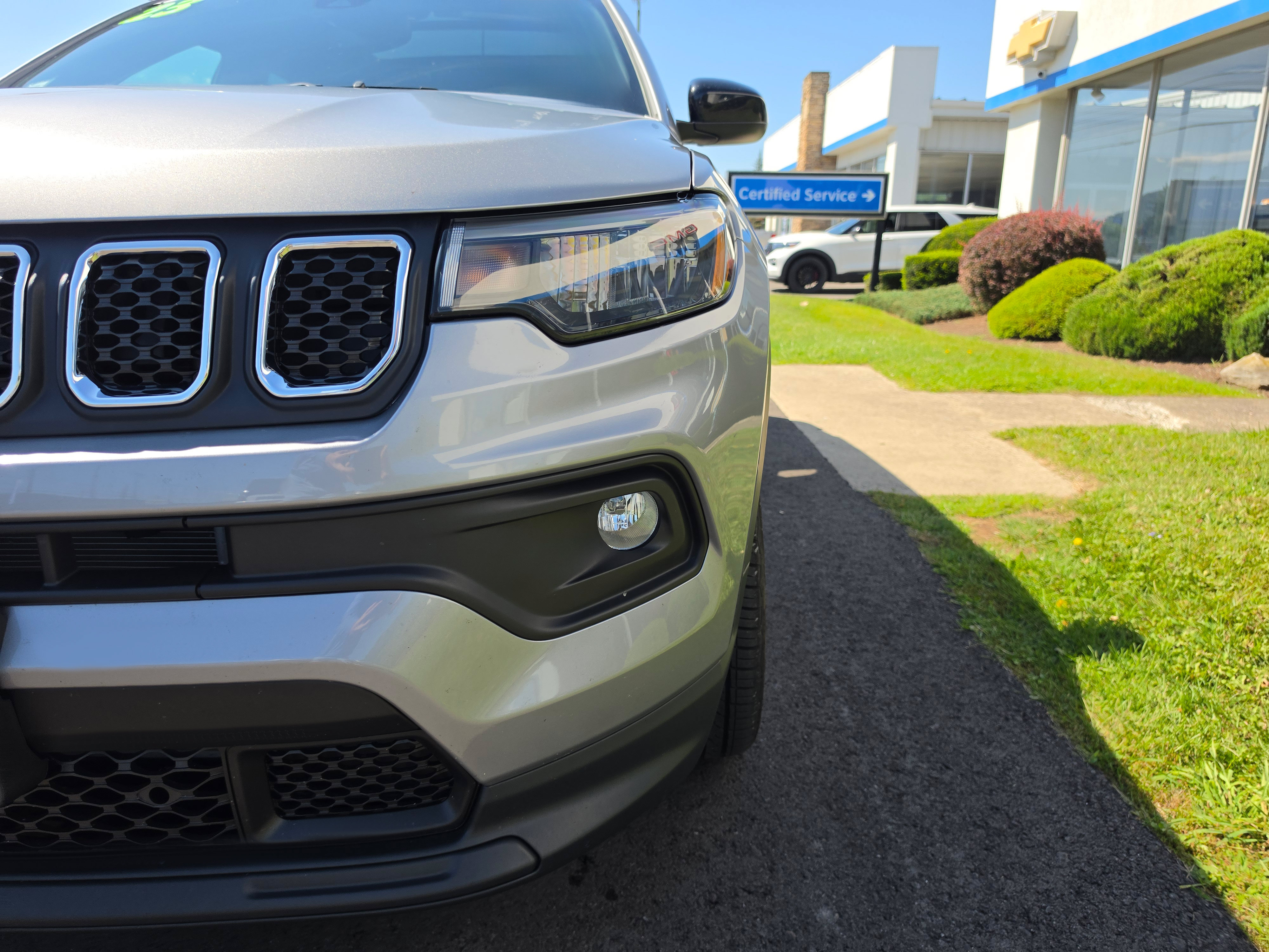 Used 2023 Jeep Compass Latitude w/ Sun and Sound Group AWD/4WD image 10