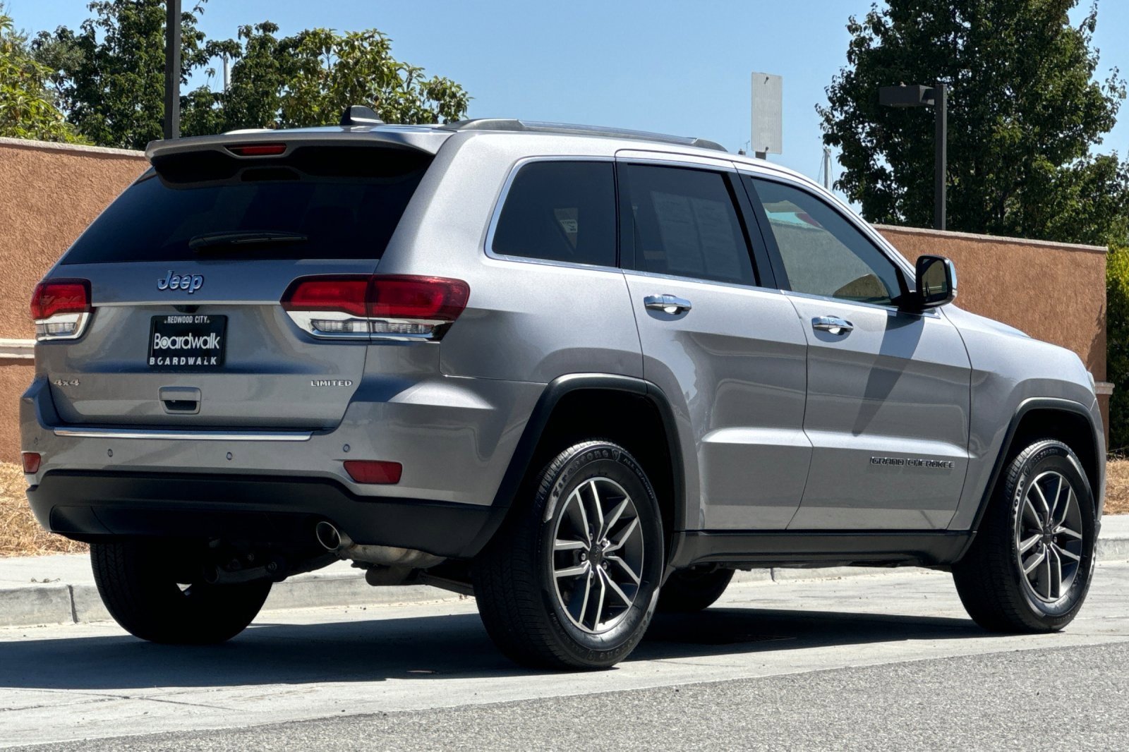 Certified 2021 Jeep Grand Cherokee Limited w/ Luxury Group II image 4
