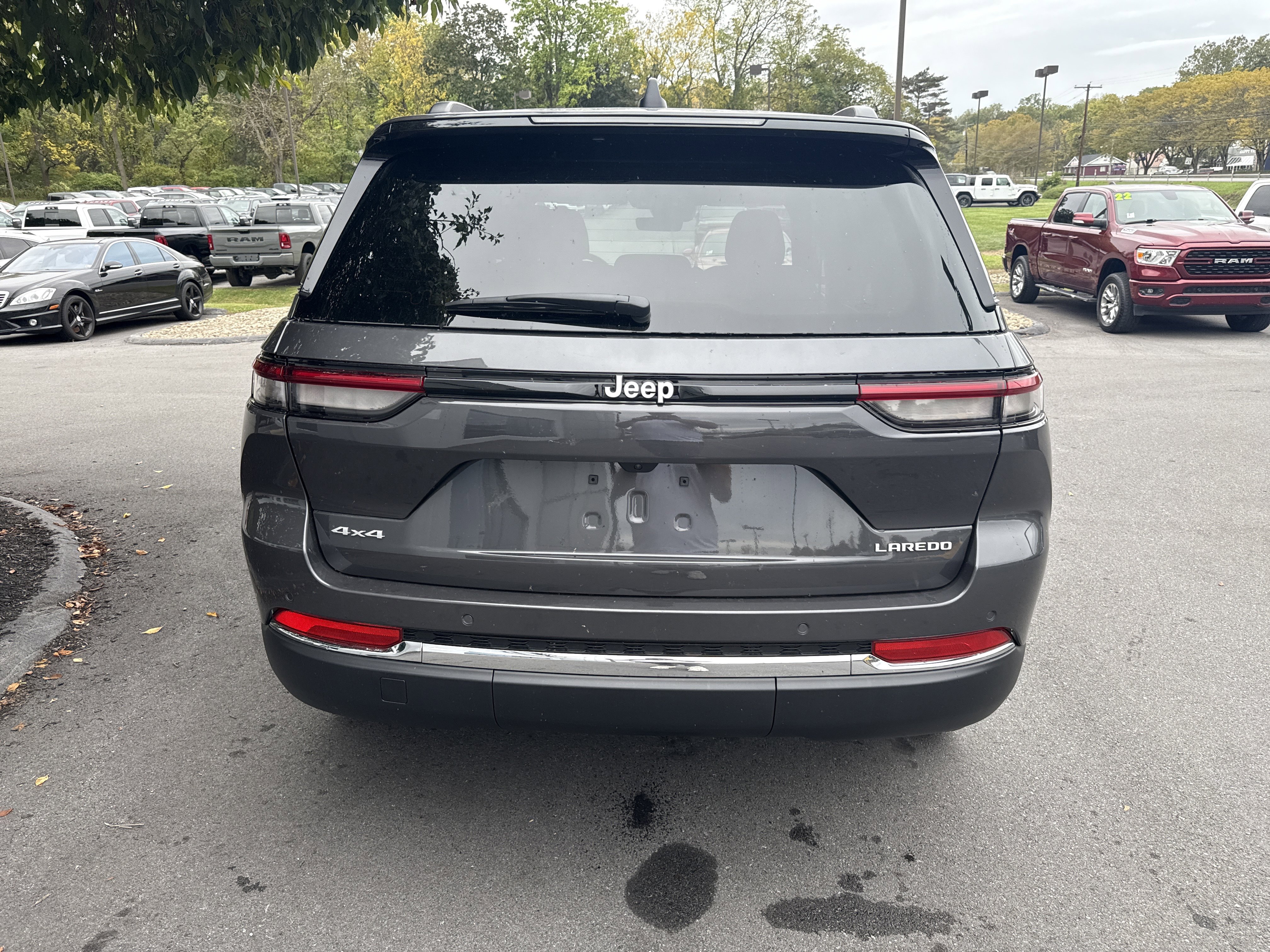 New 2025 Jeep Grand Cherokee Laredo X w/ Luxury Tech Group I AWD/4WD video 4