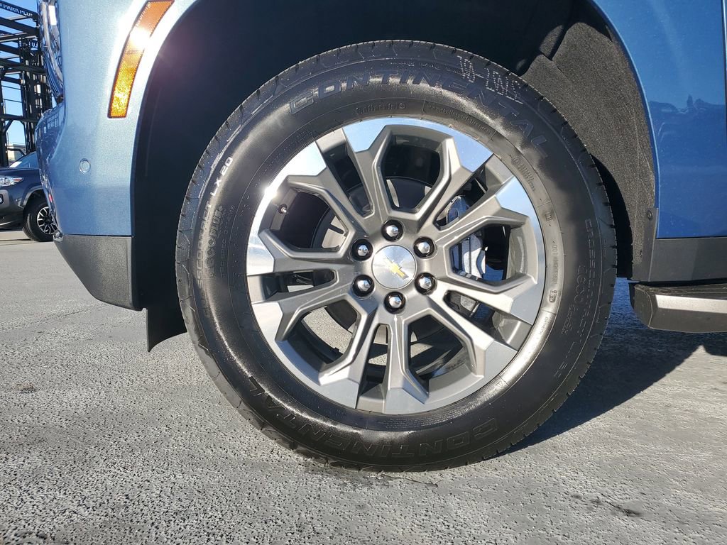 New 2026 Chevrolet Suburban LS w/ LPO, Dark Essentials Package image 6