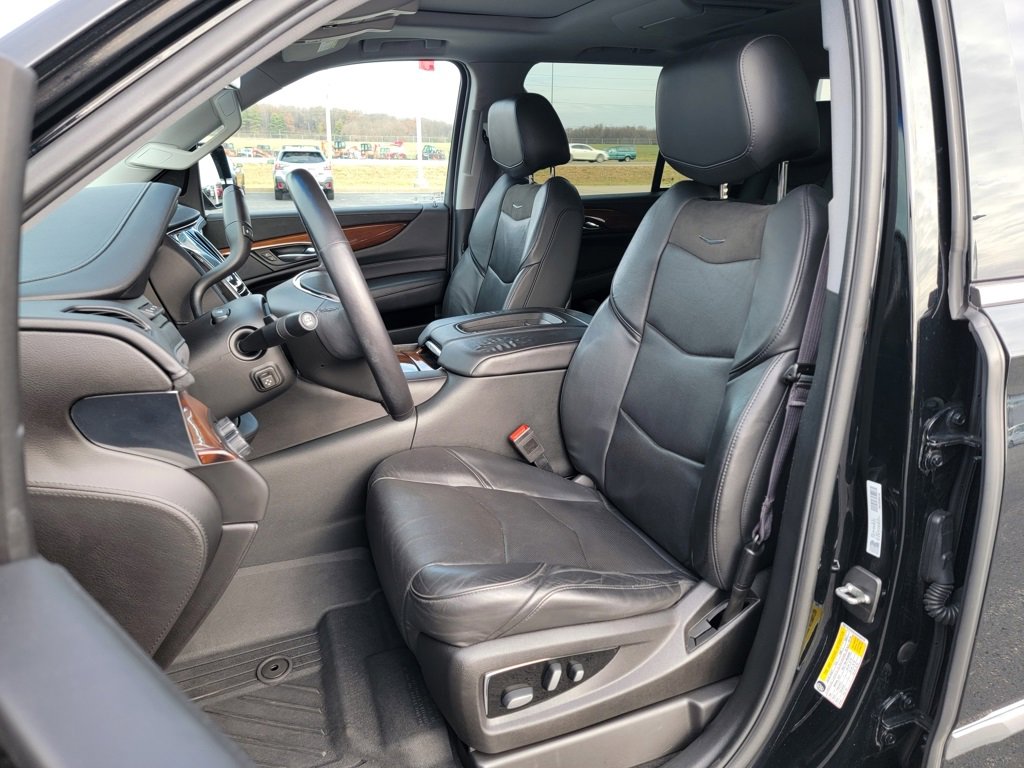 Used 2017 Cadillac Escalade Premium Luxury image 2