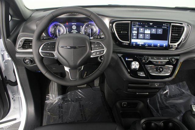 New 2026 Chrysler Pacifica Select image 11