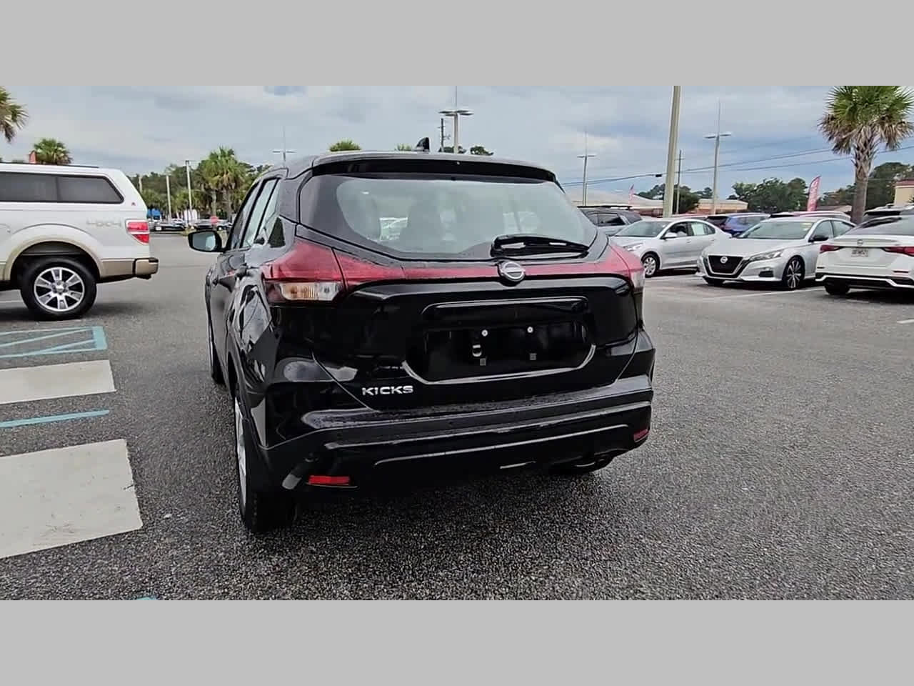 New 2025 Nissan Kicks Play S image 29