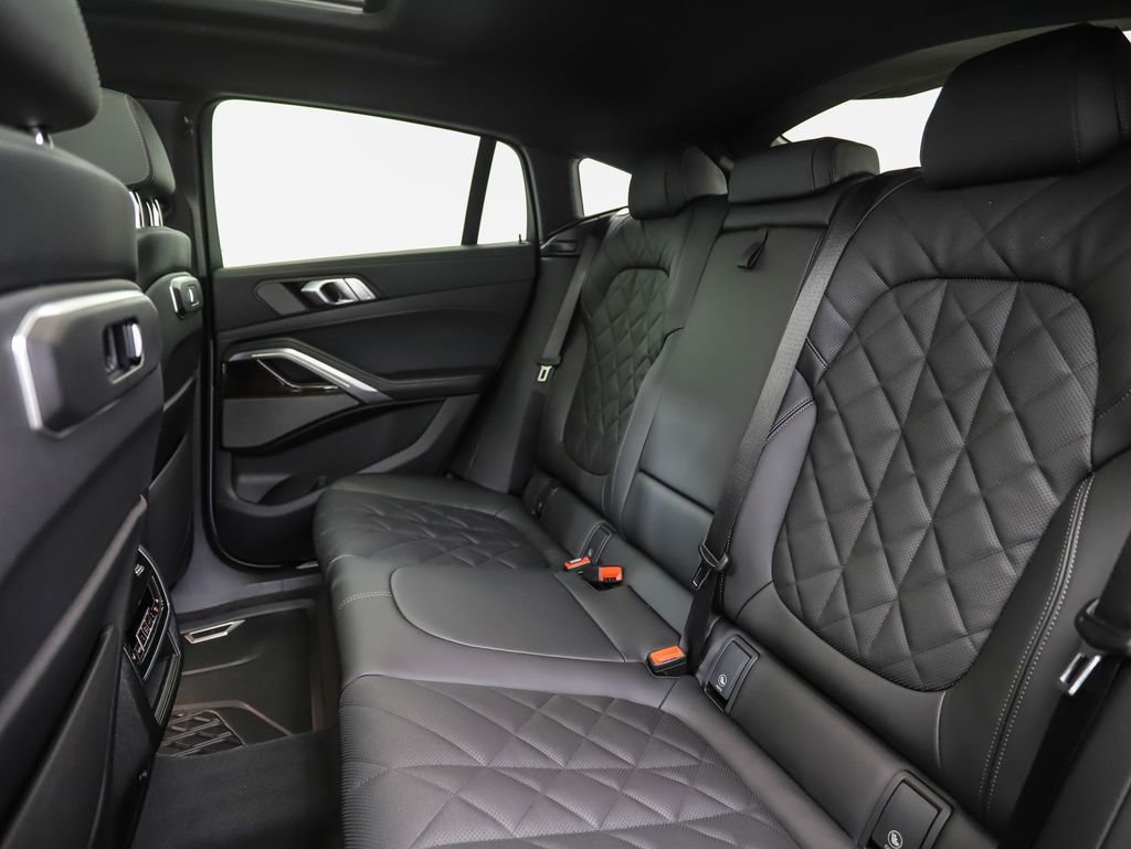 Used 2026 BMW X6 xDrive40i image 23