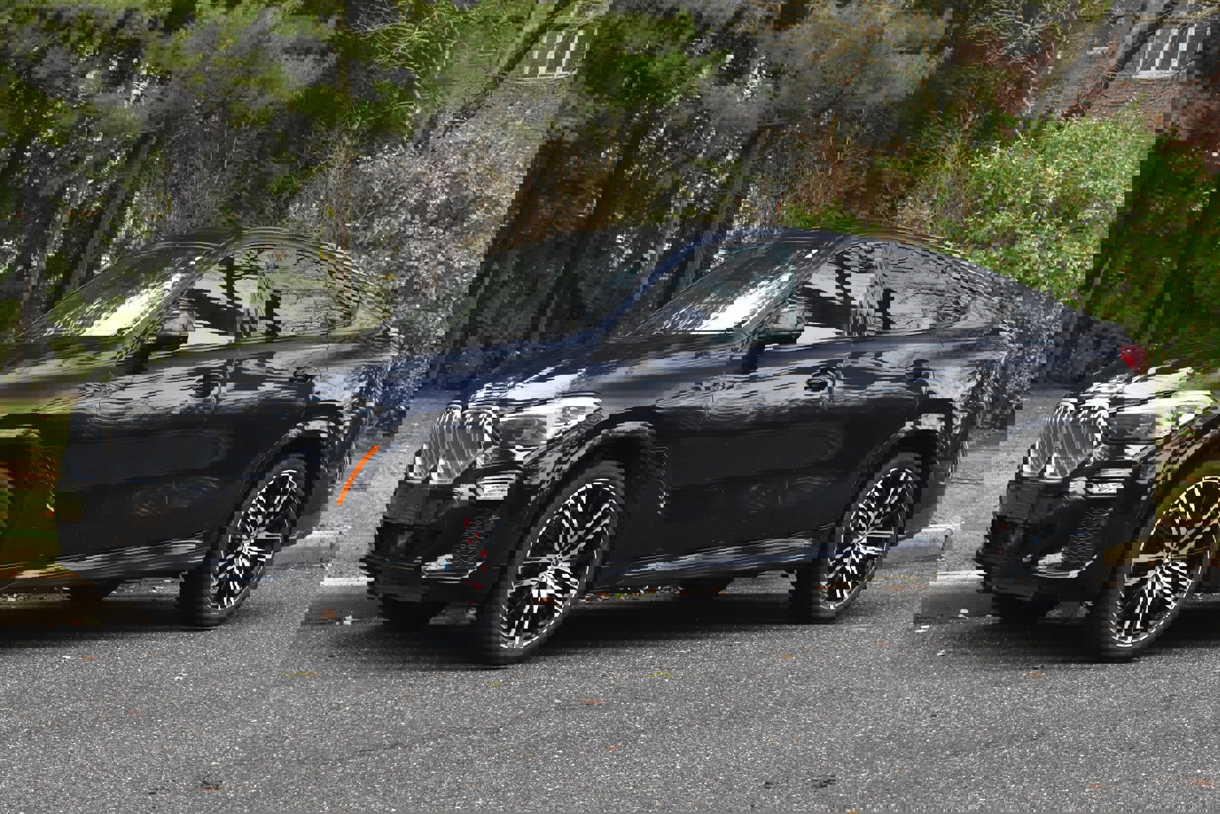 Used 2021 BMW X6 xDrive40i w/ M Sport Package image 2