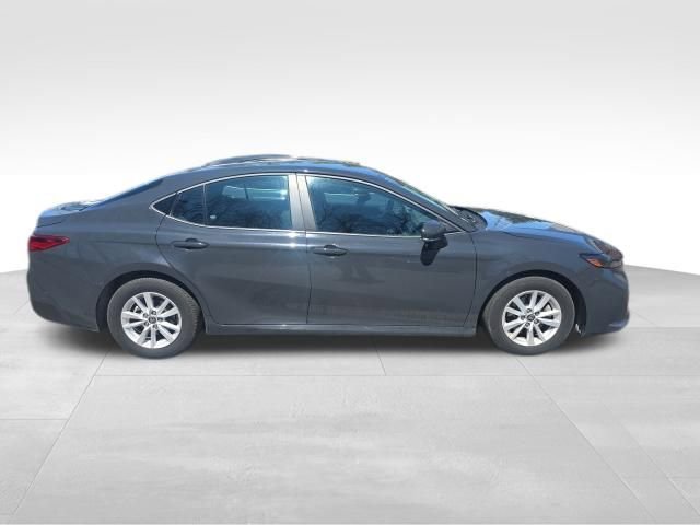 Used 2025 Toyota Camry LE image 7