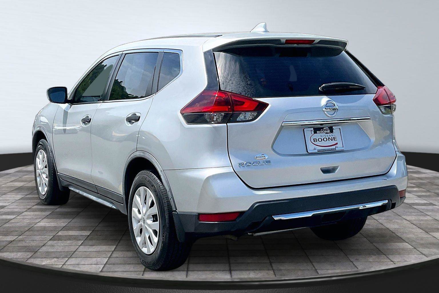 Used 2020 Nissan Rogue S FWD image 3