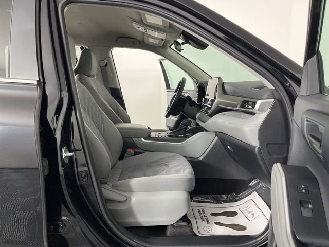 Used 2023 Toyota Highlander L image 42