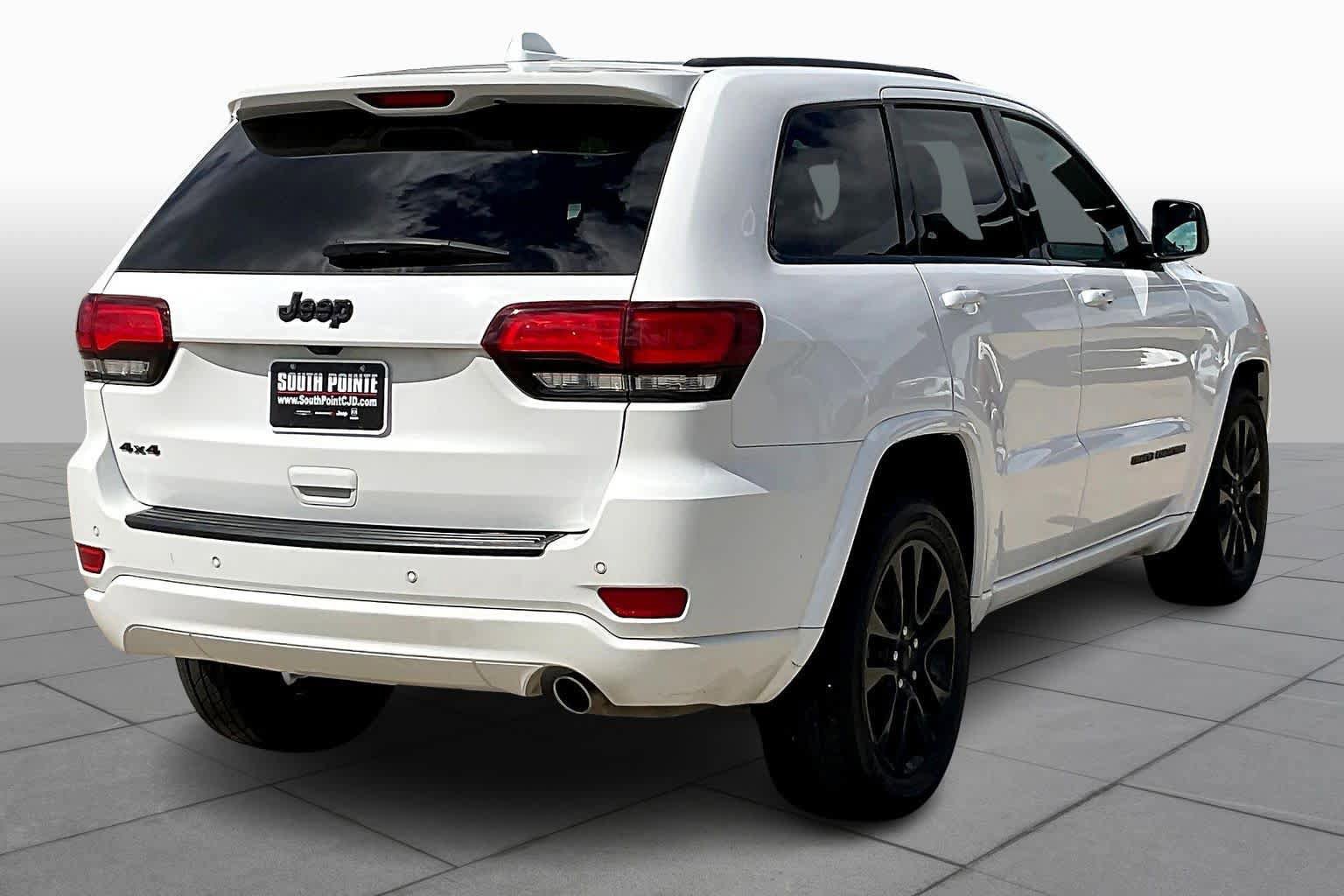 Used 2019 Jeep Grand Cherokee Altitude AWD/4WD image 13