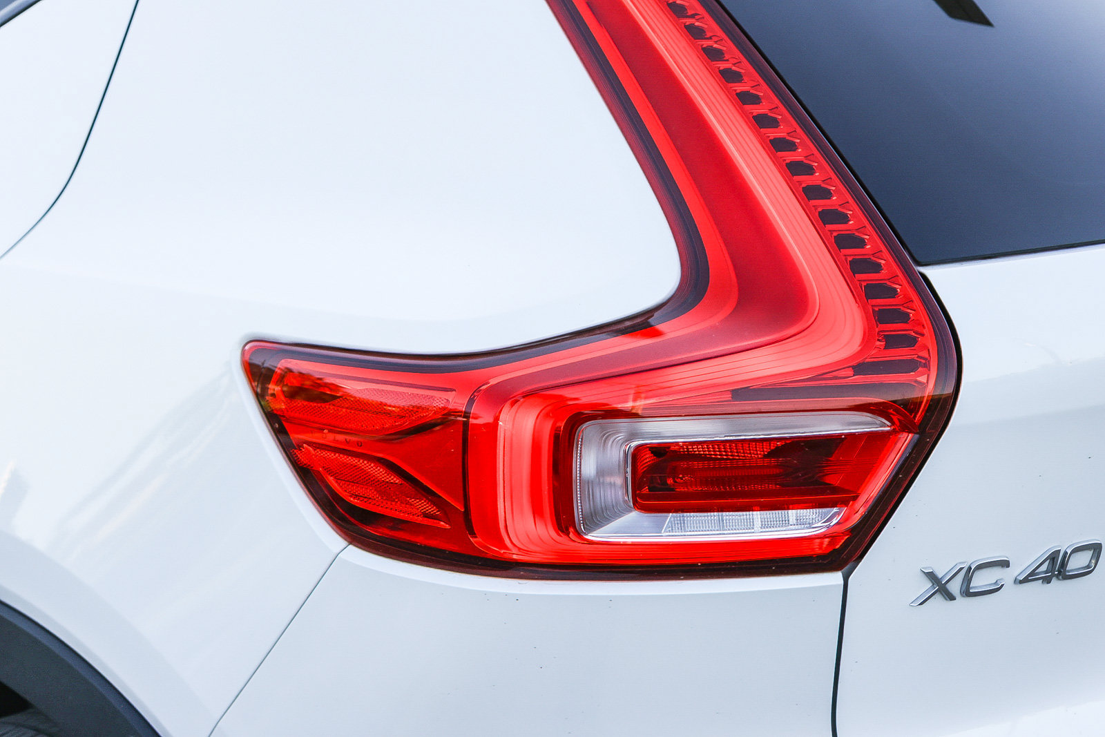 Used 2022 Volvo XC40 T4 R-Design w/ Advanced Package FWD image 12