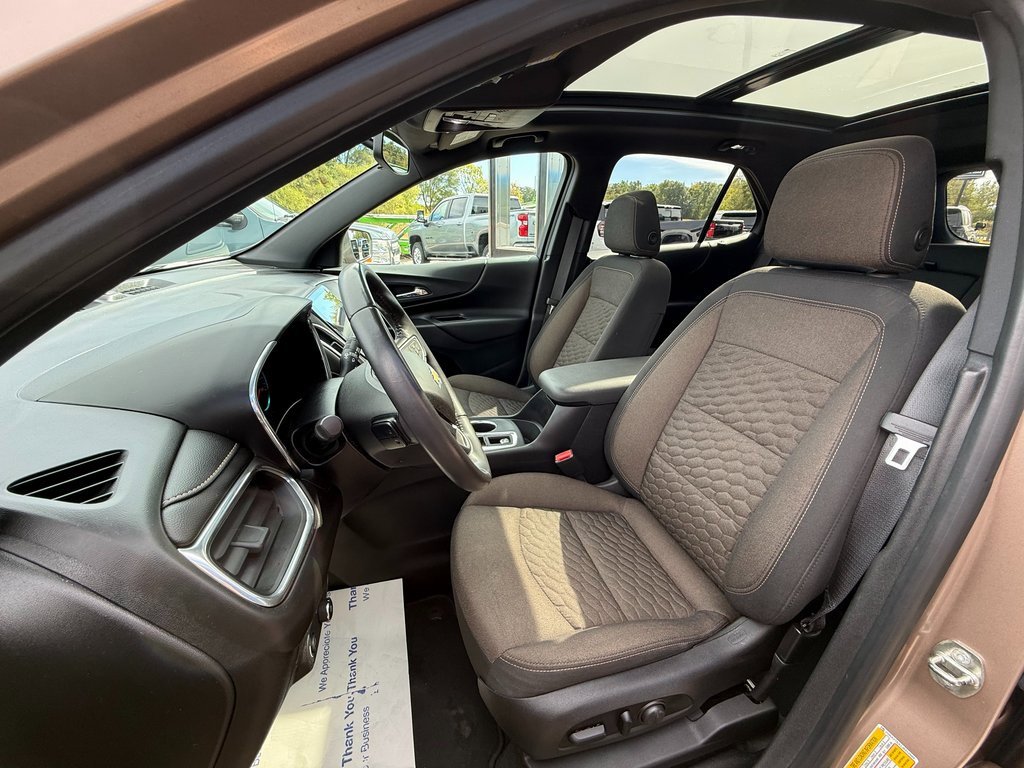 Certified 2018 Chevrolet Equinox LT w/ Sun & Infotainment Package image 17