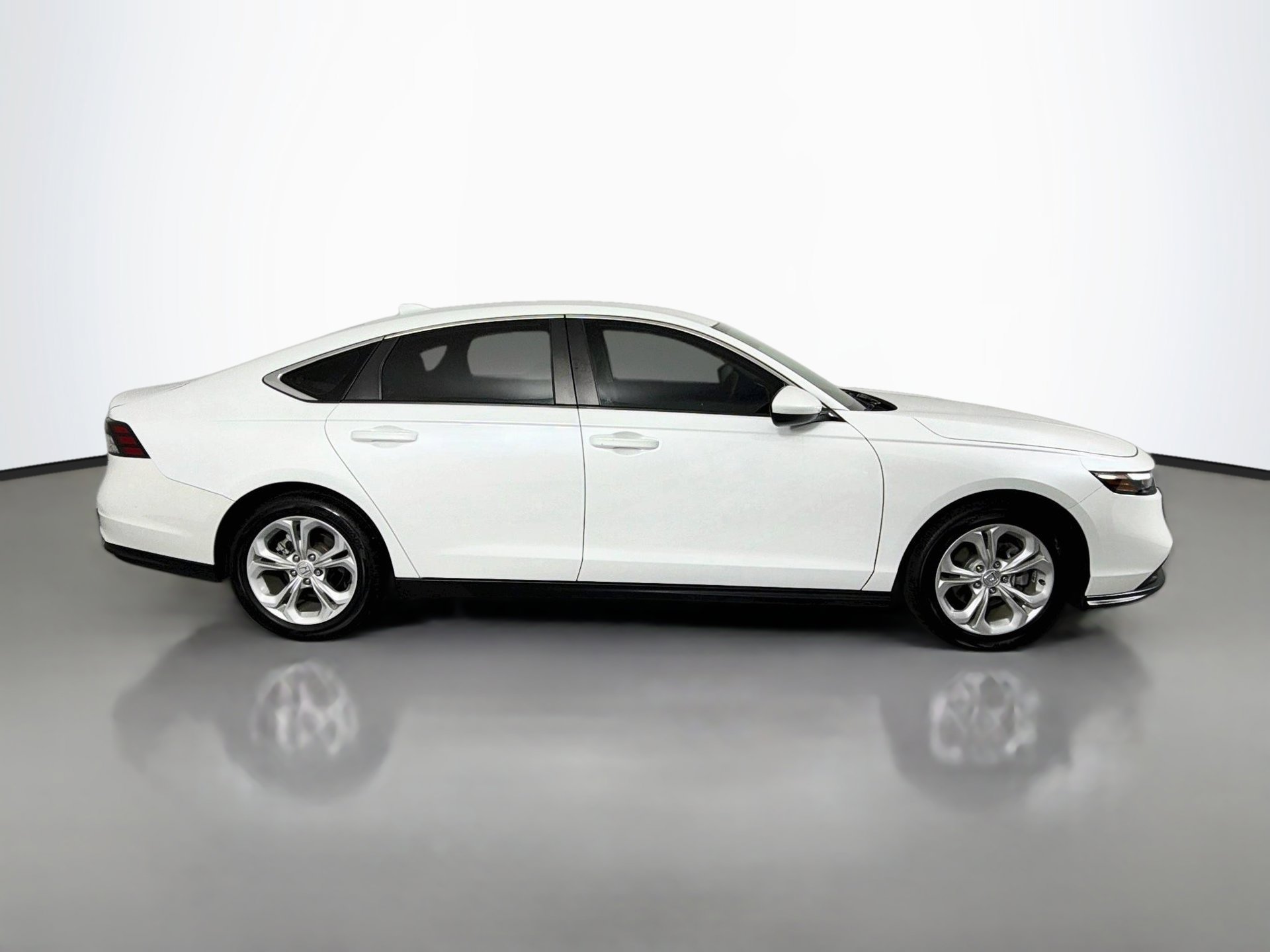 Used 2023 Honda Accord LX image 2