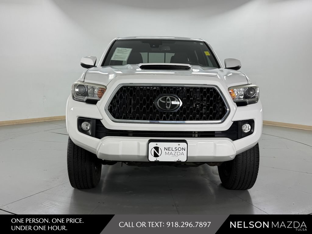 Used 2018 Toyota Tacoma TRD Sport w/ Technology Package AWD/4WD image 2