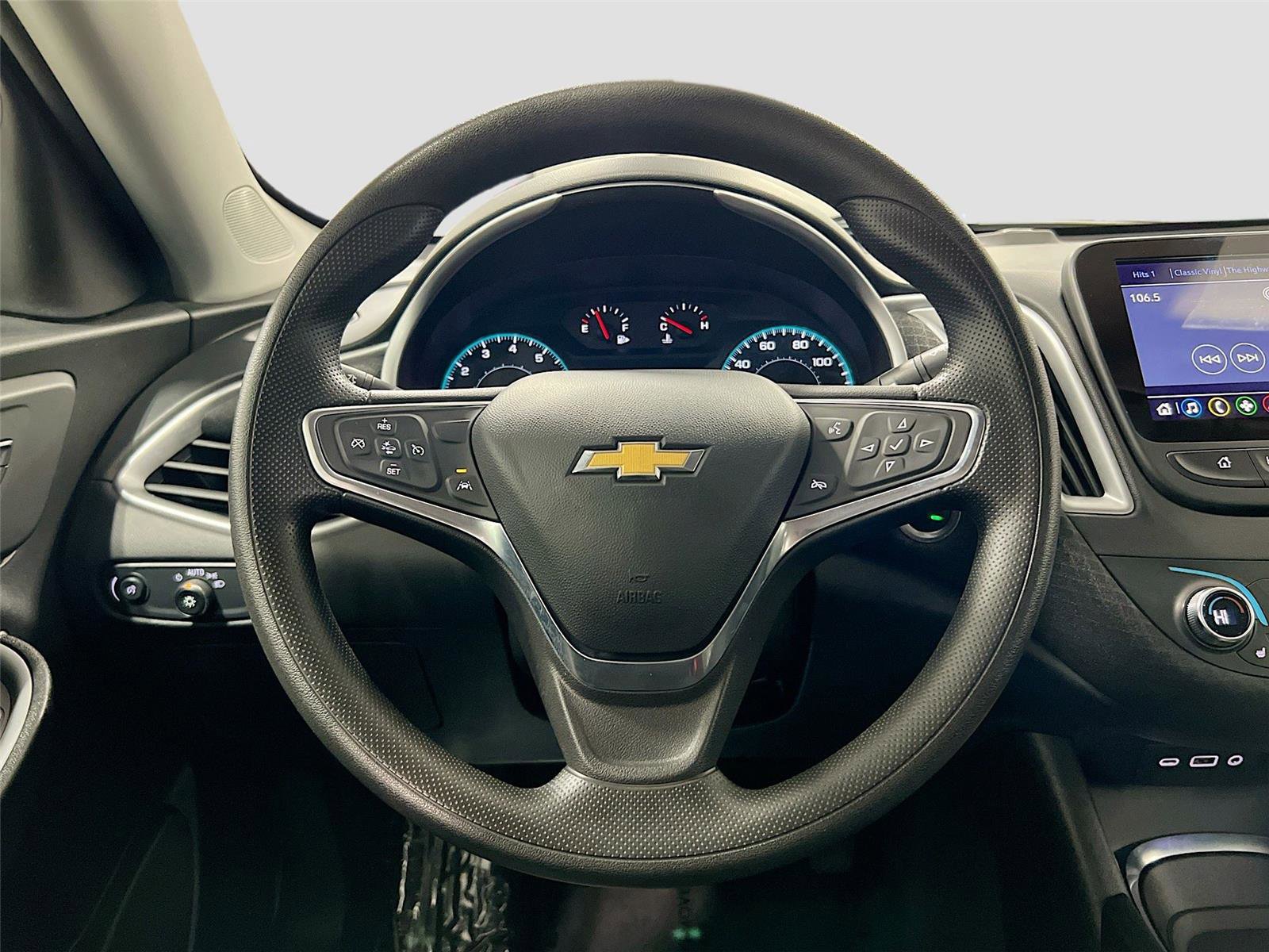 Used 2025 Chevrolet Malibu LT image 12