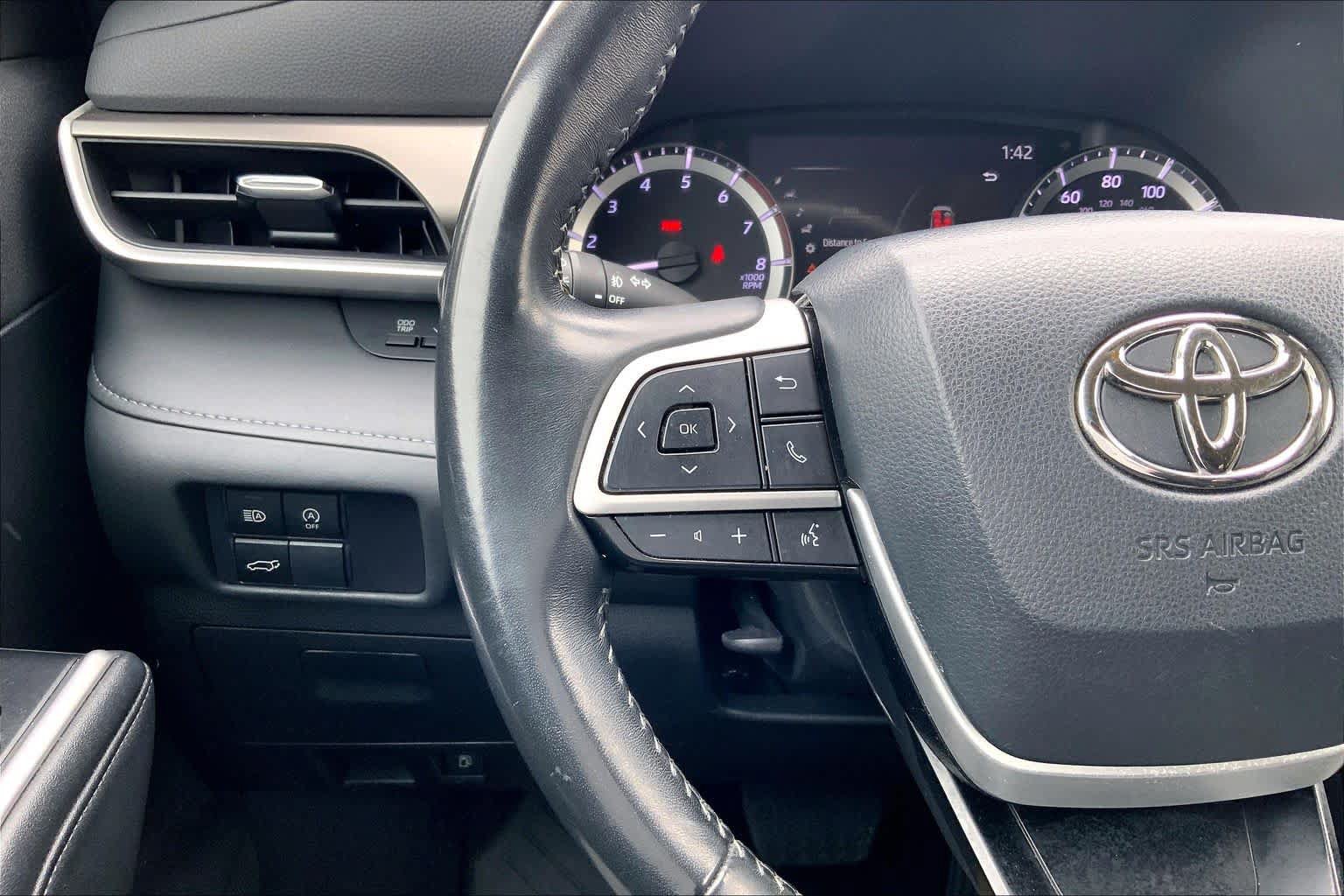 Used 2023 Toyota Highlander XLE FWD image 24