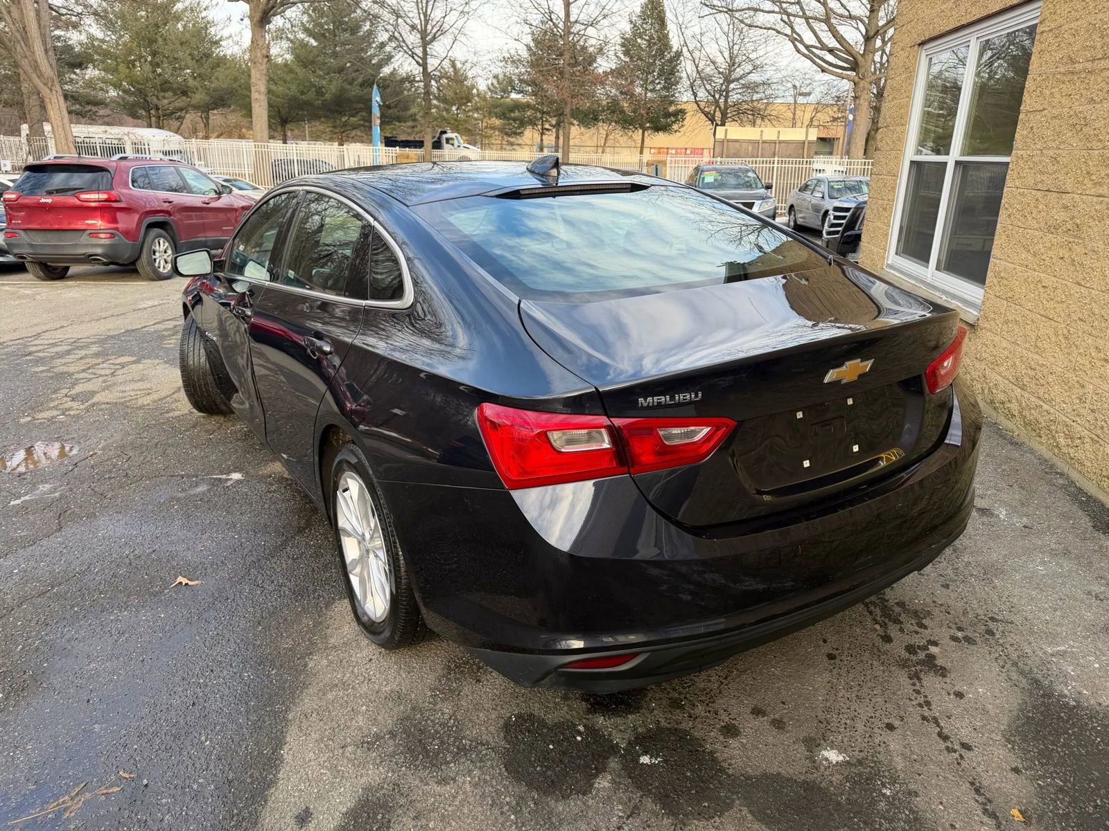 Used 2023 Chevrolet Malibu LT image 2
