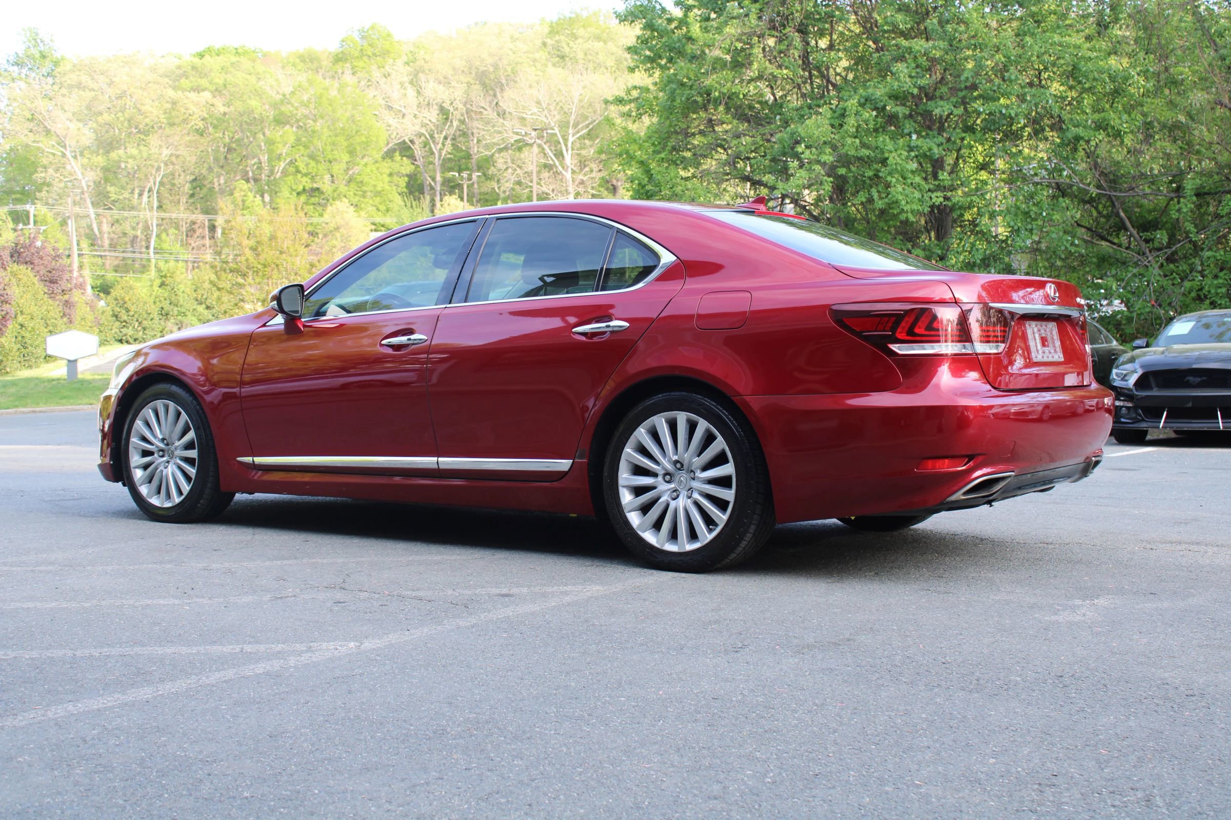 Used 2013 Lexus LS 460 w/ Comfort Pkg RWD image 4