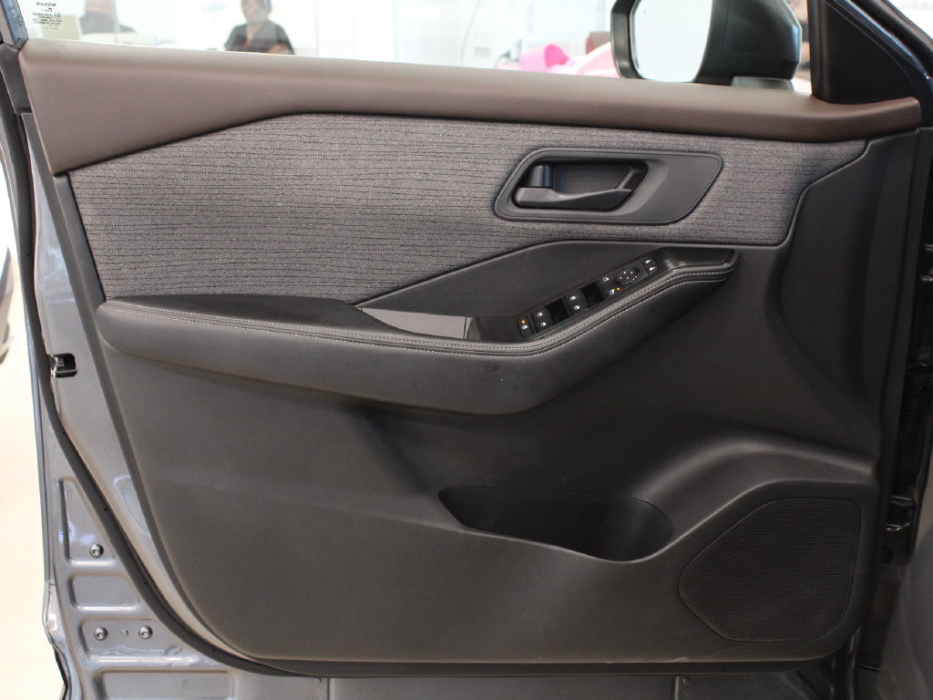Used 2022 Nissan Rogue S FWD image 13
