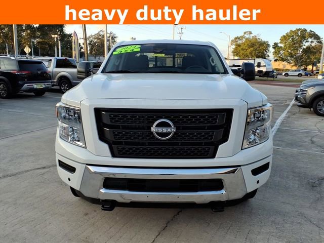 Used 2024 Nissan Titan SV w/ SV Convenience Package image 2