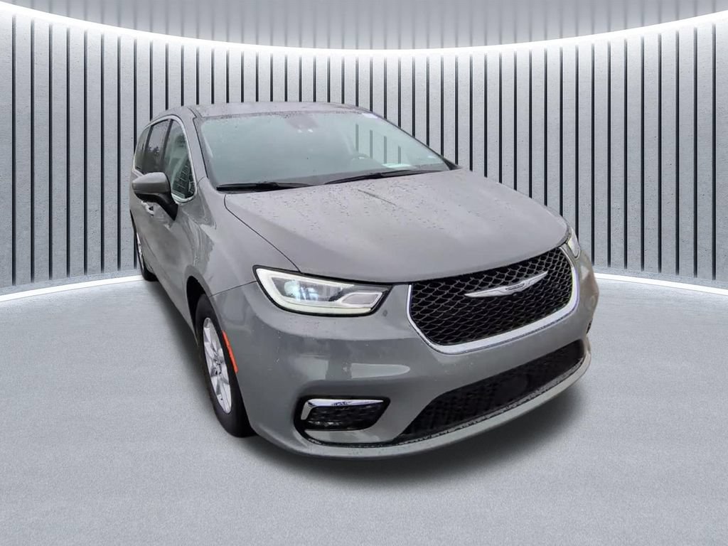 Used 2023 Chrysler Pacifica Touring-L FWD image 19
