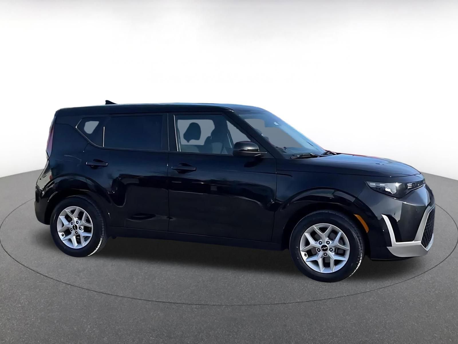 Used 2025 Kia Soul LX w/ LX Technology Package image 16