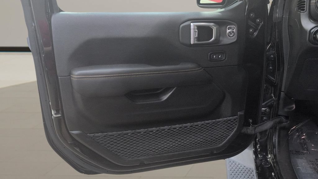 Used 2023 Jeep Wrangler Unlimited Sahara AWD/4WD image 7