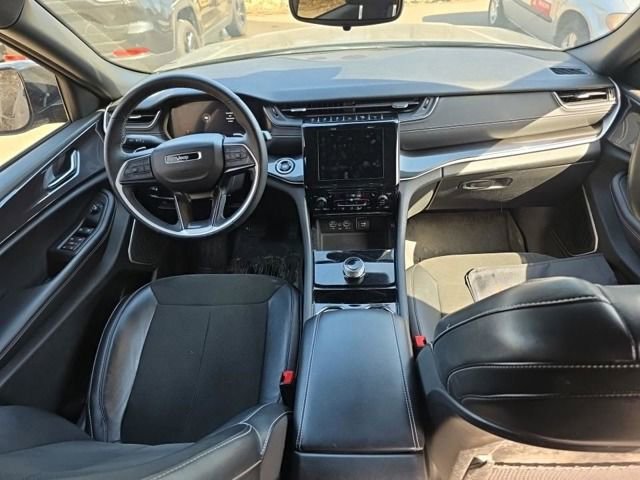 Used 2022 Jeep Grand Cherokee L Laredo image 9