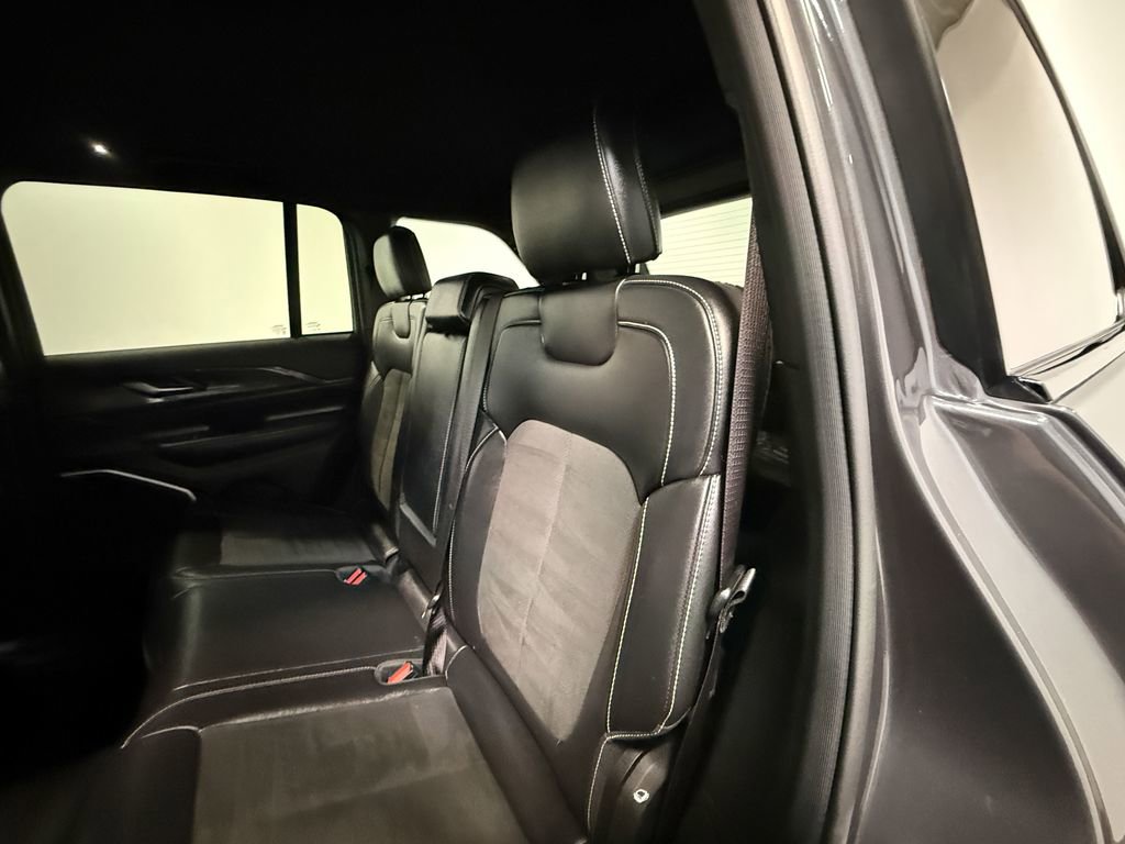 Used 2022 Jeep Grand Cherokee Altitude AWD/4WD image 47