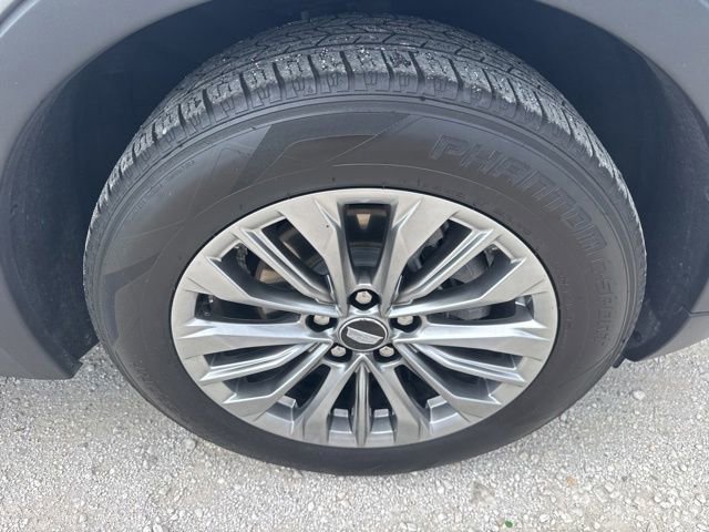 Used 2025 Cadillac XT4 Premium Luxury FWD image 29