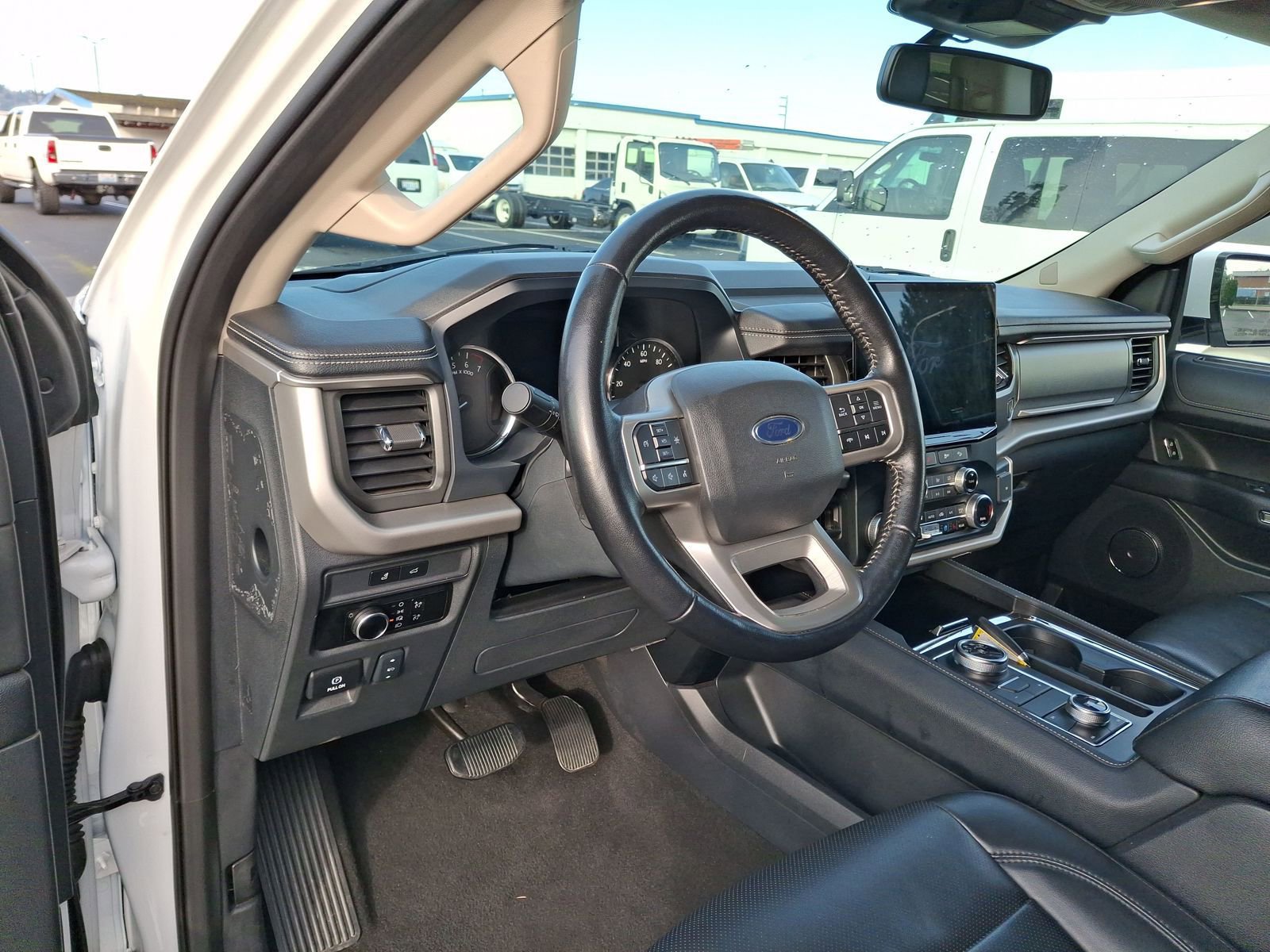 Used 2024 Ford Expedition XLT image 18