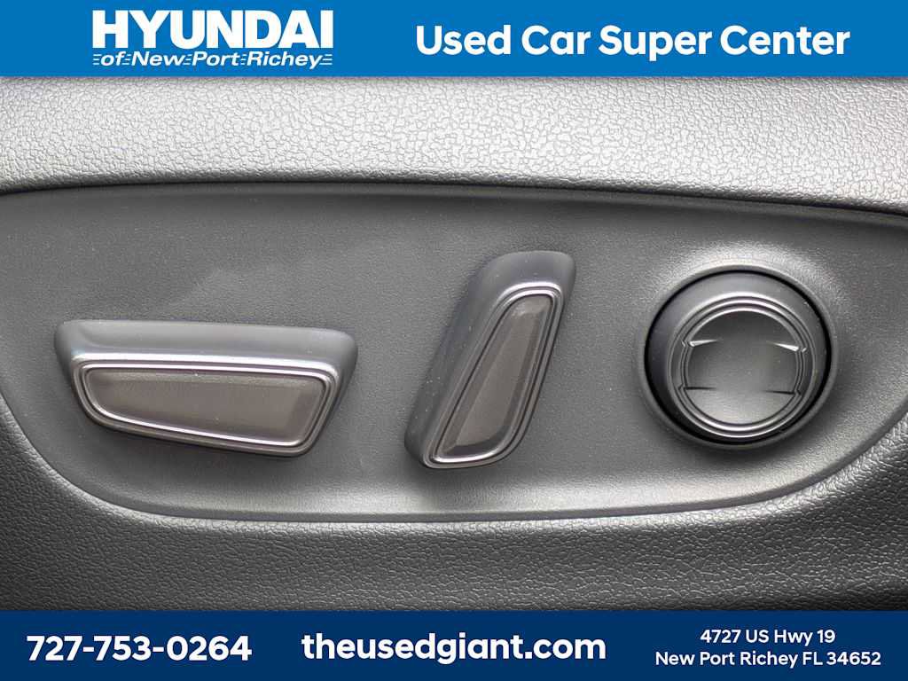 Used 2025 Toyota RAV4 Limited w/ Advanced Technology Package image 25