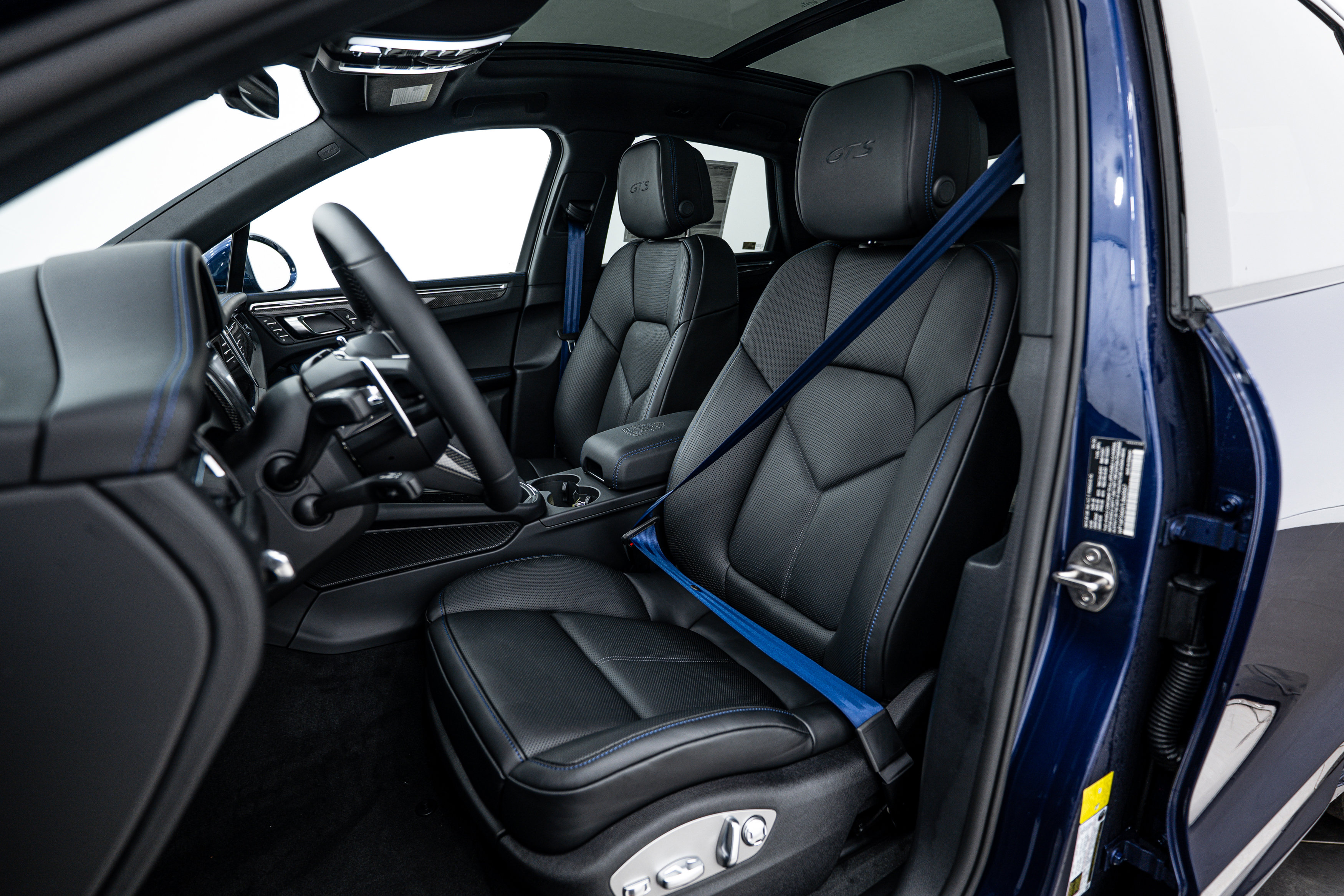 New 2026 Porsche Macan GTS image 5