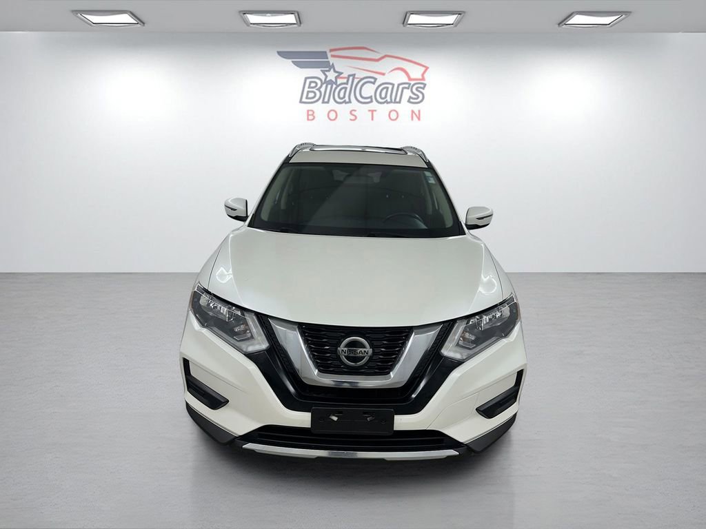 Used 2018 Nissan Rogue SV image 2