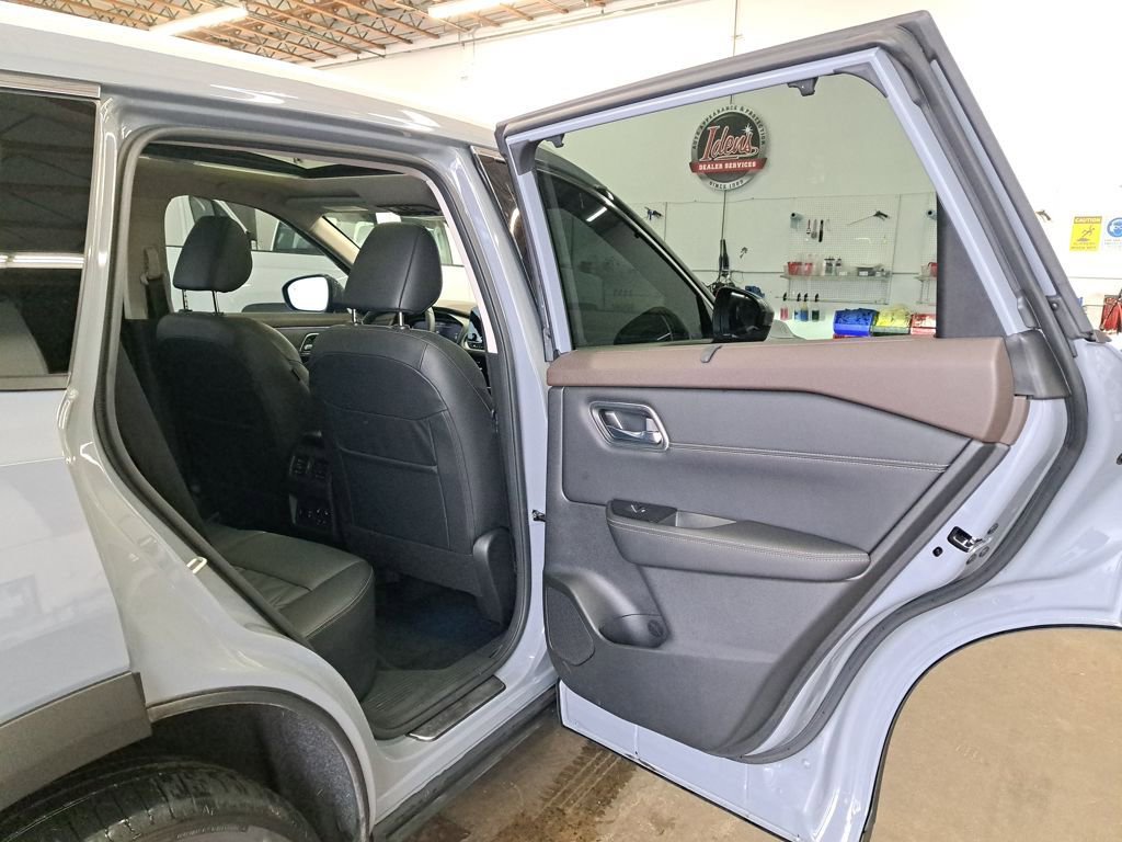 Used 2023 Nissan Rogue Platinum w/ Platinum Premium Package AWD/4WD image 14