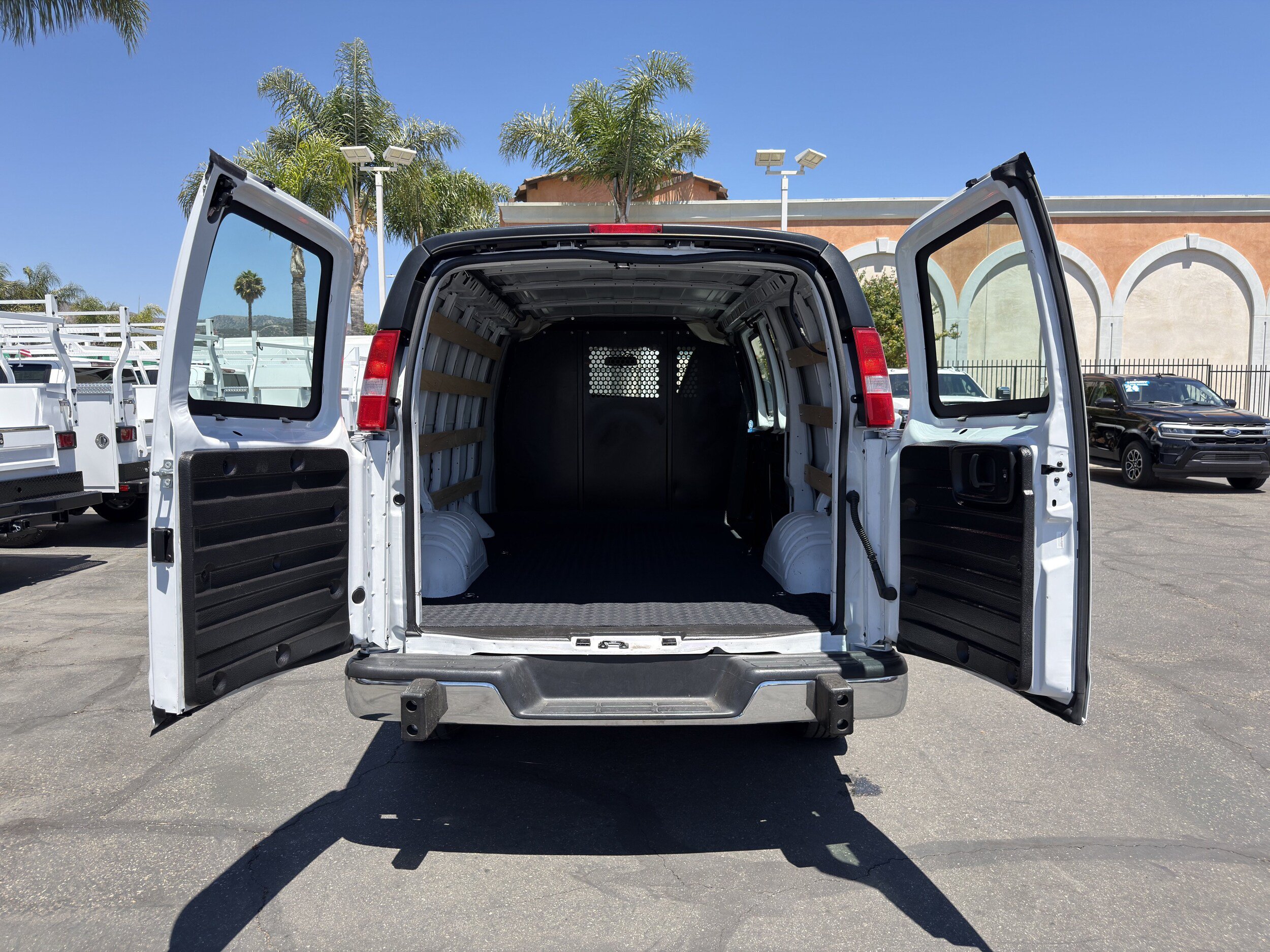 Used 2024 Chevrolet Express 2500 w/ Driver Convenience Package RWD image 19
