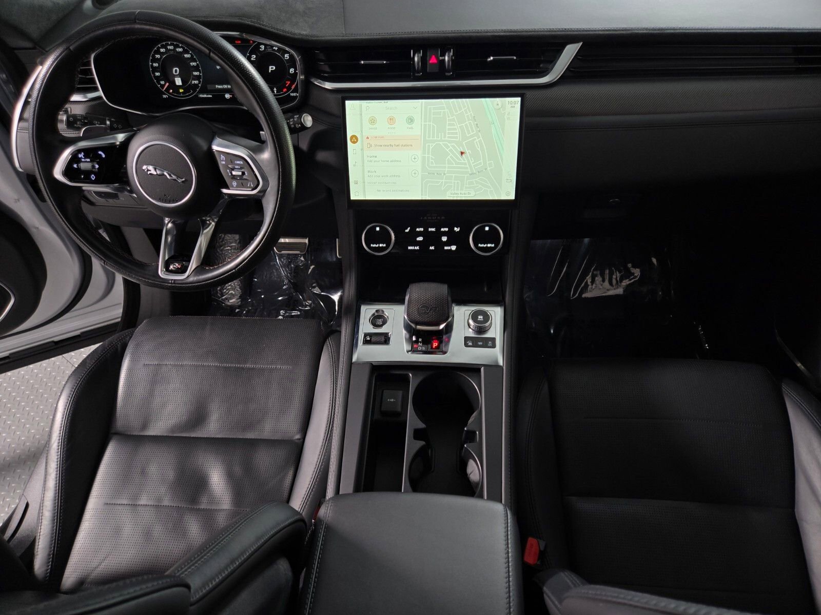 Used 2023 Jaguar F-PACE SVR image 4