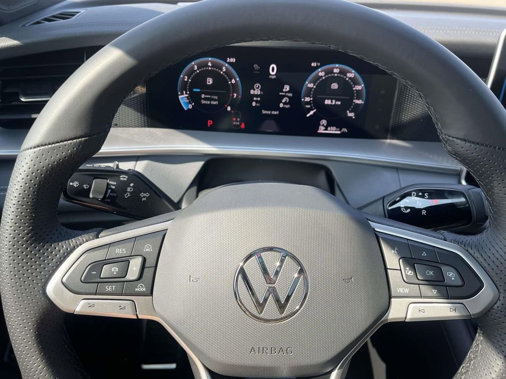 New 2026 Volkswagen Tiguan SE R-Line AWD/4WD image 16