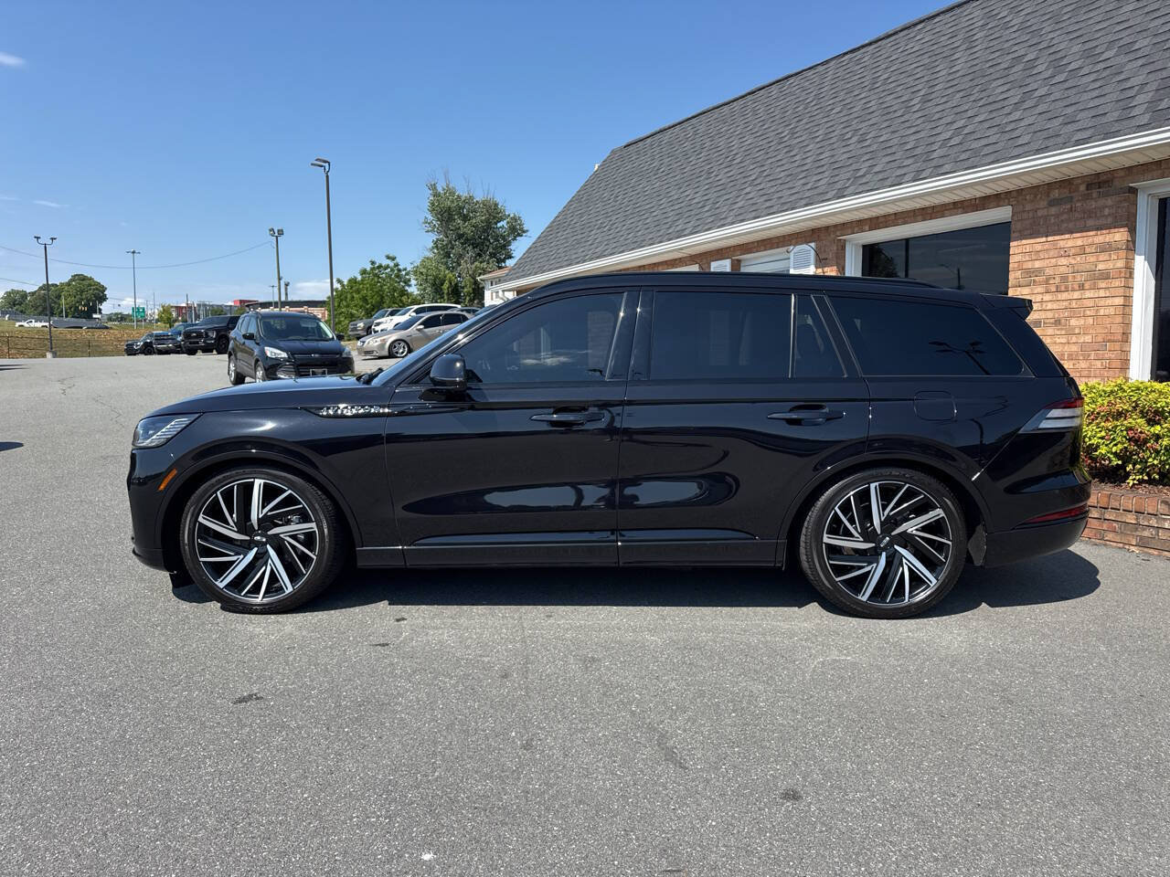 Used 2025 Lincoln Aviator Black Label w/ Jet Appearance Package AWD/4WD image 18