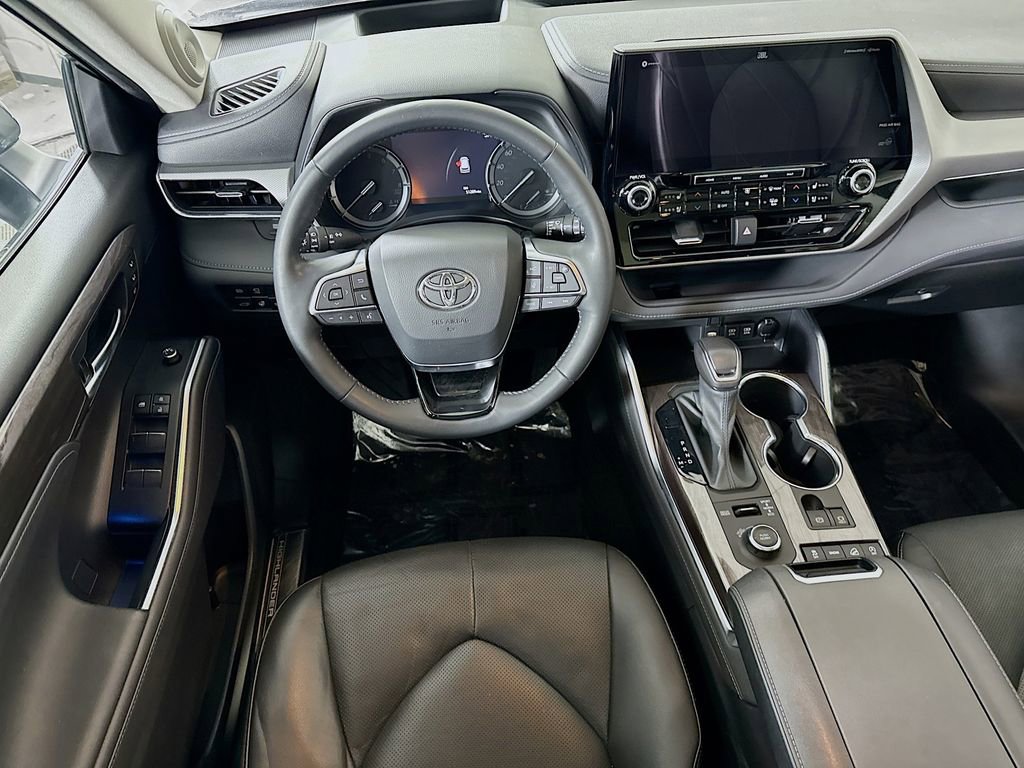 Certified 2021 Toyota Highlander Platinum image 4