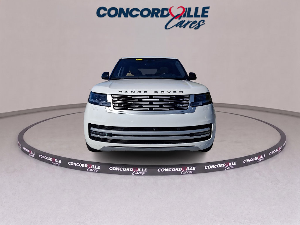 Used 2022 Land Rover Range Rover SE AWD/4WD image 2