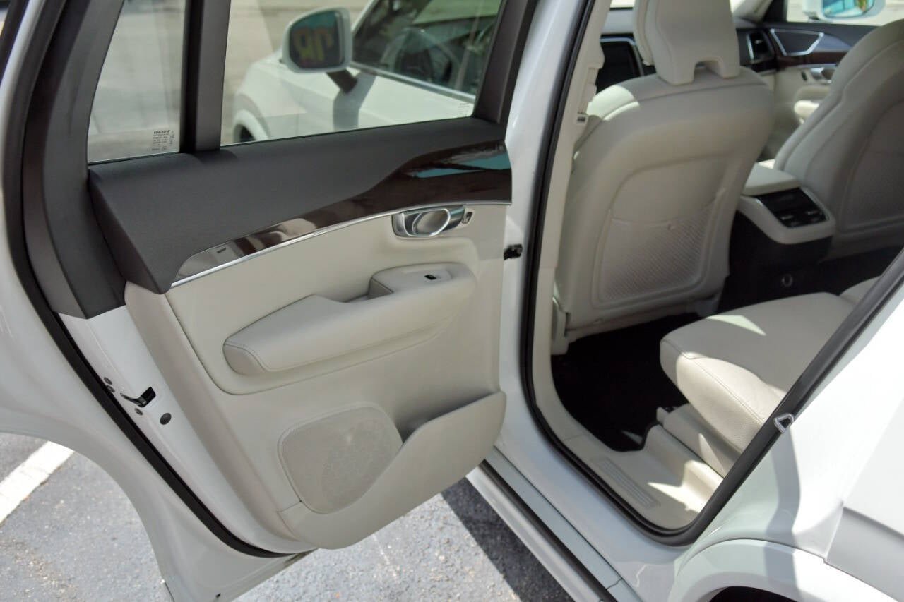 Used 2019 Volvo XC90 T5 Momentum w/ Protection Package Premier AWD/4WD image 12