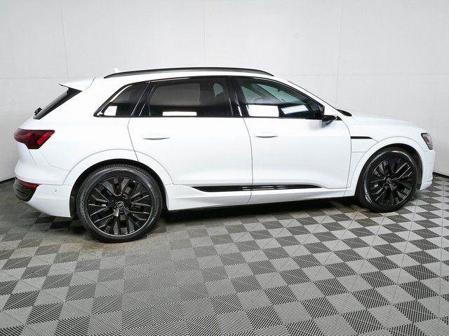 Used 2024 Audi Q8 e-tron Premium Plus AWD/4WD image 2