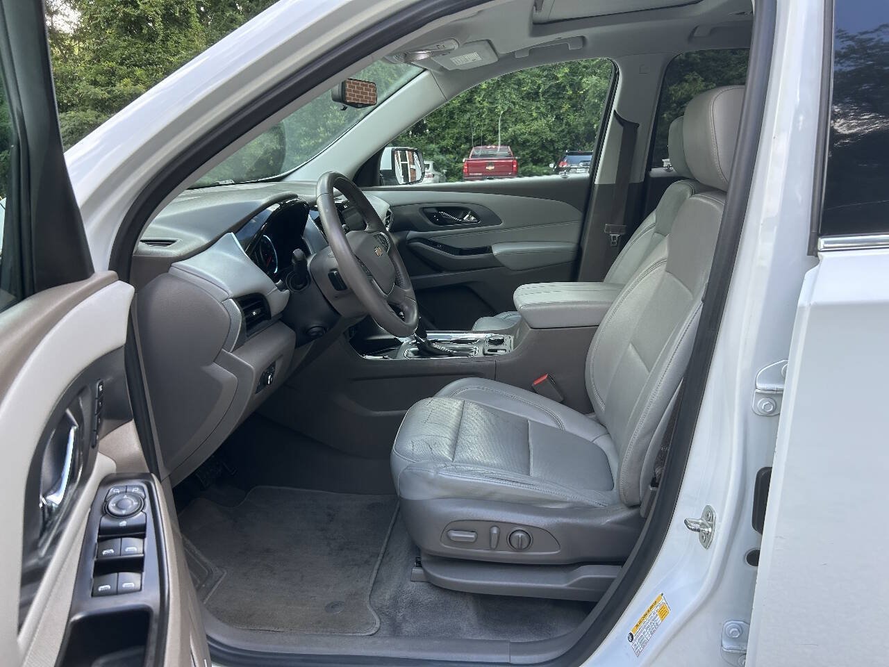 Used 2019 Chevrolet Traverse Premier w/ Driver Confidence II Package FWD image 11