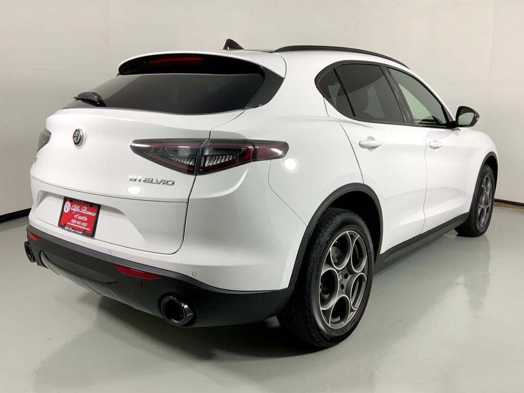 New 2026 Alfa Romeo Stelvio Sprint w/ Convenience Package AWD/4WD image 2
